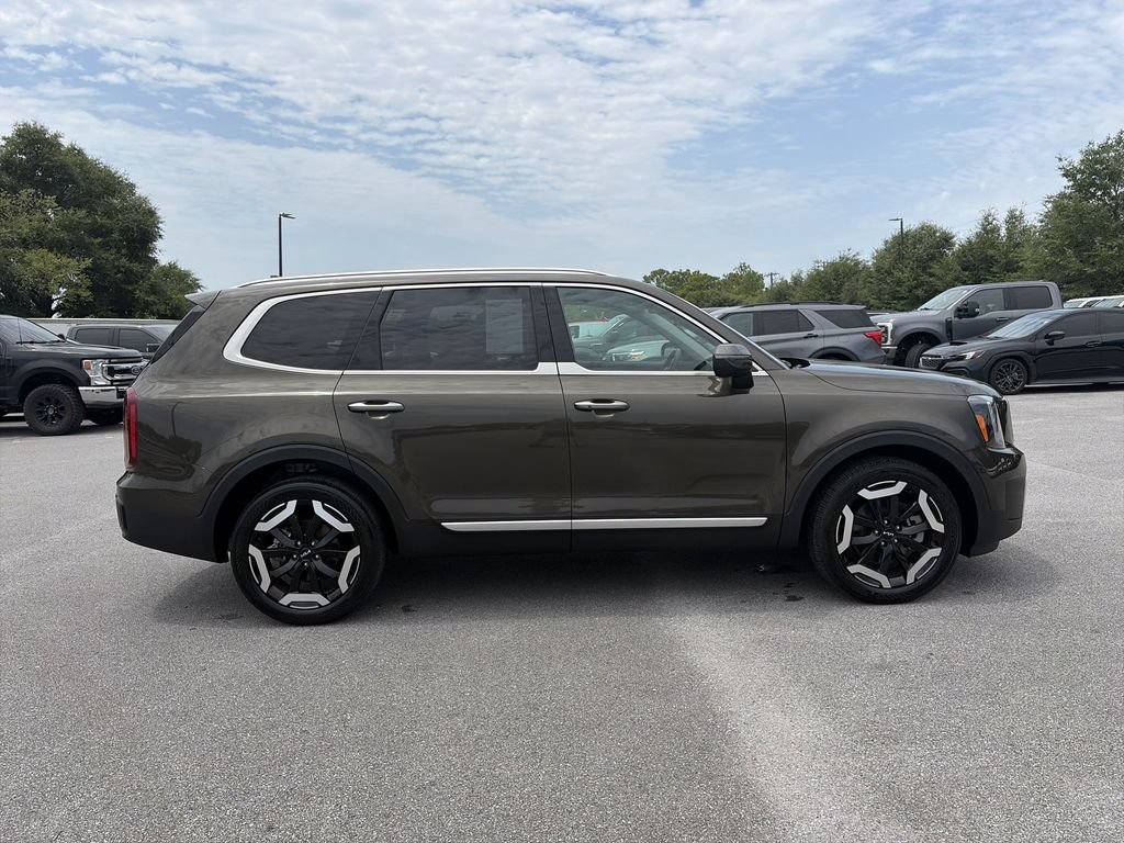 Used 2025 Kia Telluride S FWD image 8
