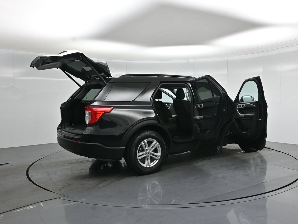 Certified 2023 Ford Explorer XLT RWD image 5