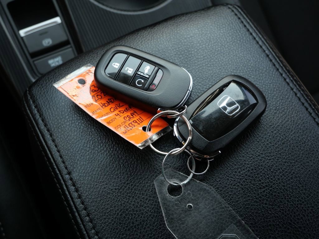 Used 2025 Honda Civic Sport image 39