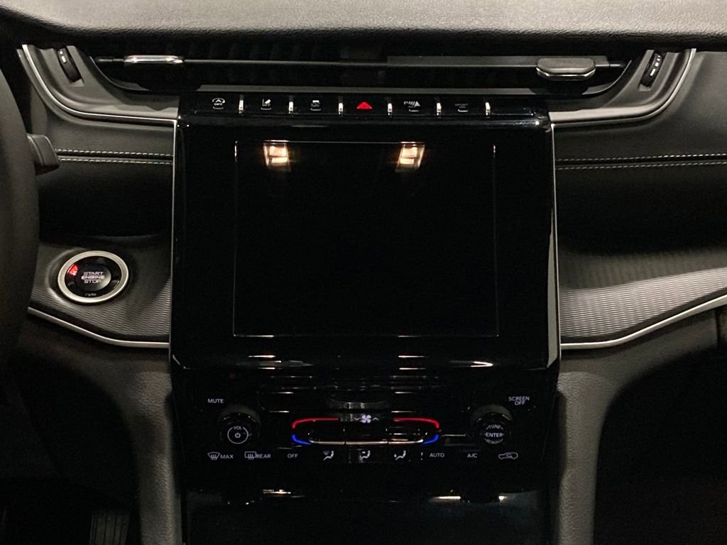 Used 2025 Jeep Grand Cherokee Laredo X image 19