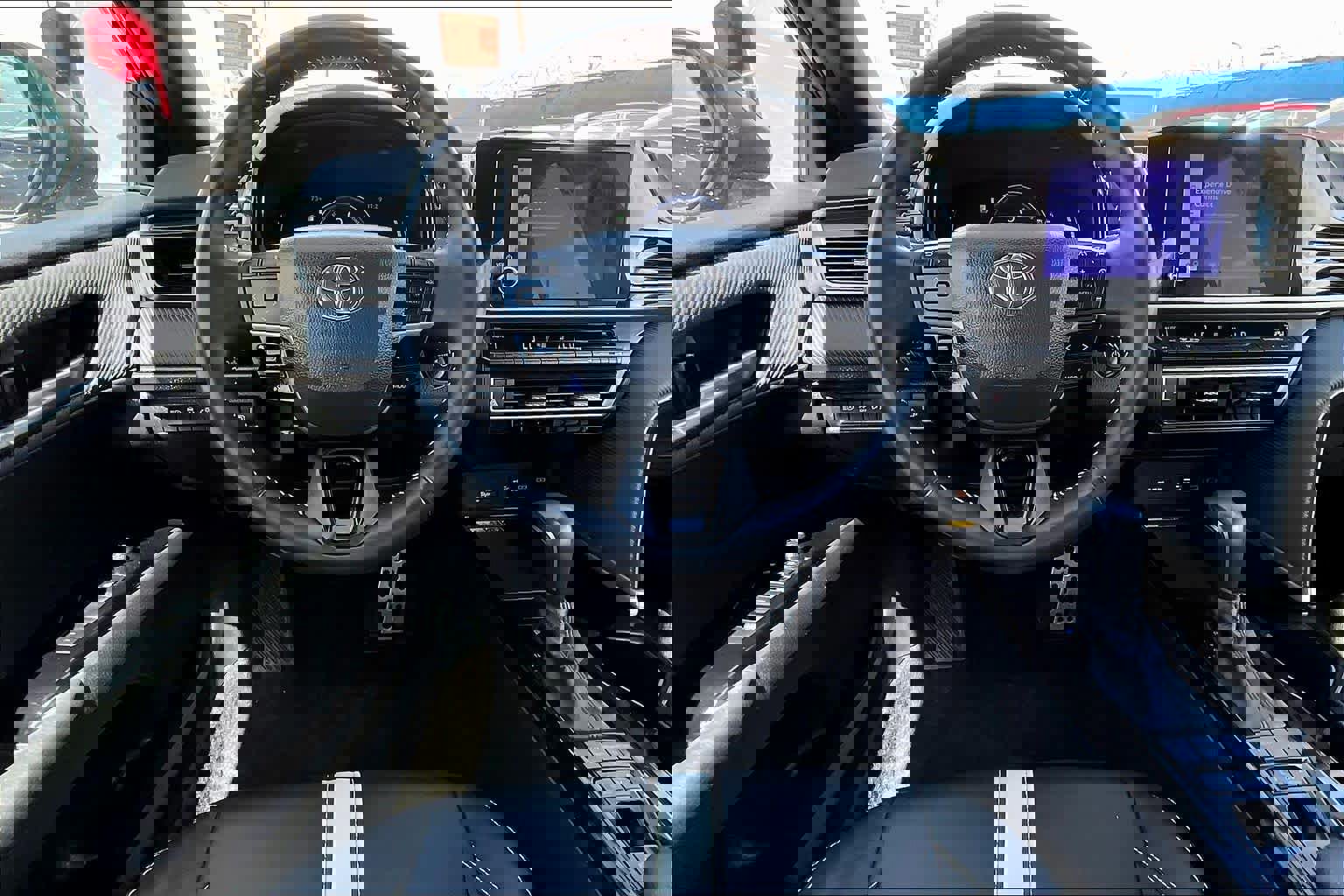 Used 2025 Toyota Camry SE image 8