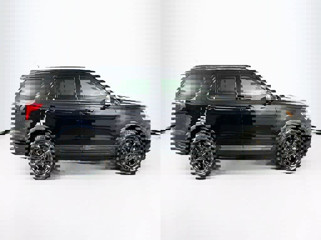 Certified 2019 Ford Explorer XLT w/ Equipment Group 202A image 26