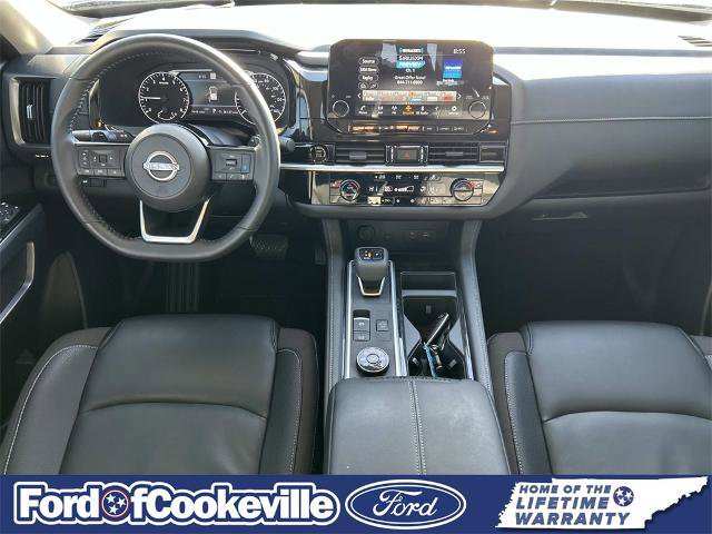 Used 2025 Nissan Pathfinder SL w/ Black Appearance Package image 13