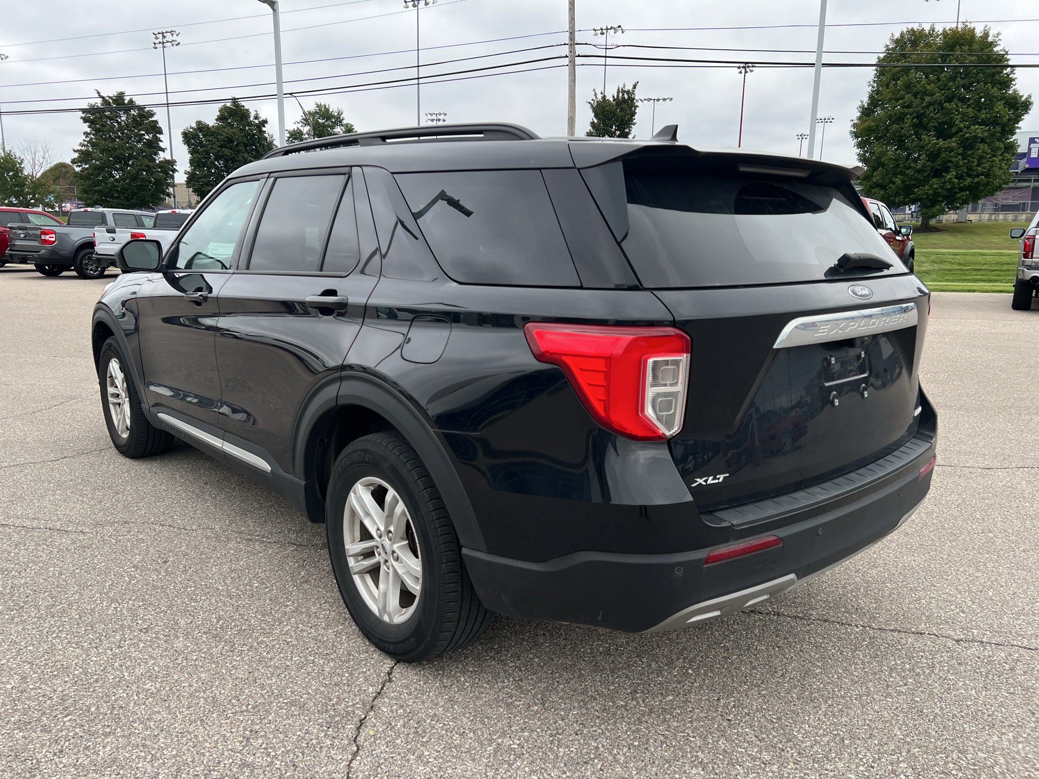 Certified 2023 Ford Explorer XLT w/ Equipment Group 202A AWD/4WD image 3