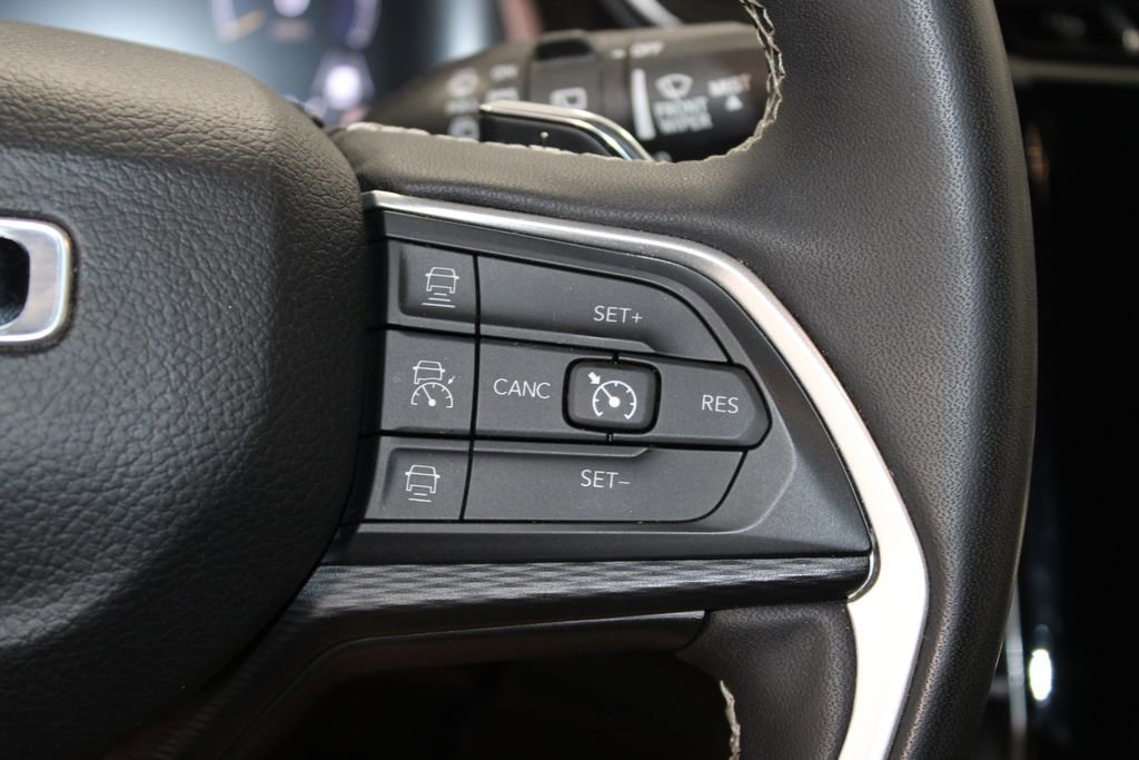 Used 2024 Jeep Grand Cherokee Altitude AWD/4WD image 38