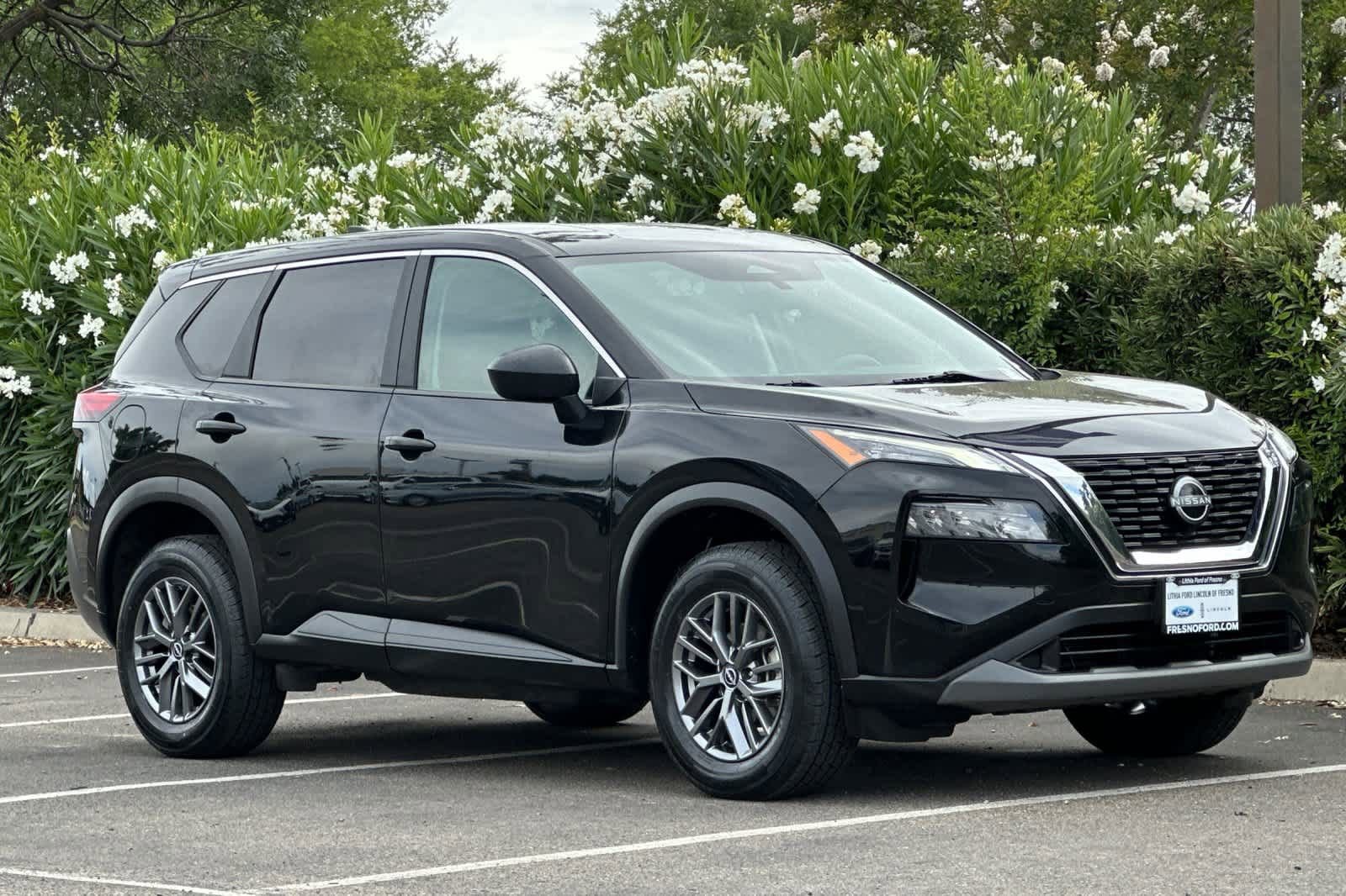 Used 2023 Nissan Rogue S AWD/4WD image 9