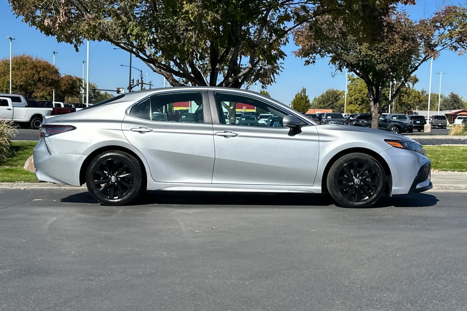 Used 2024 Toyota Camry SE FWD image 8