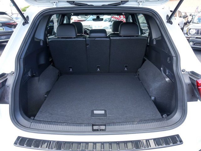 Used 2023 Volkswagen Tiguan SE R-Line AWD/4WD image 28