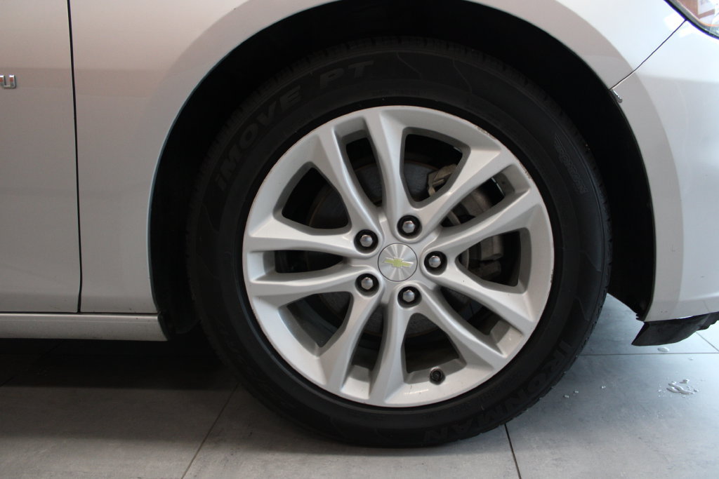 Used 2018 Chevrolet Malibu LT FWD image 11