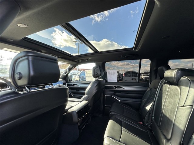 Used 2023 Jeep Wagoneer Series II image 17