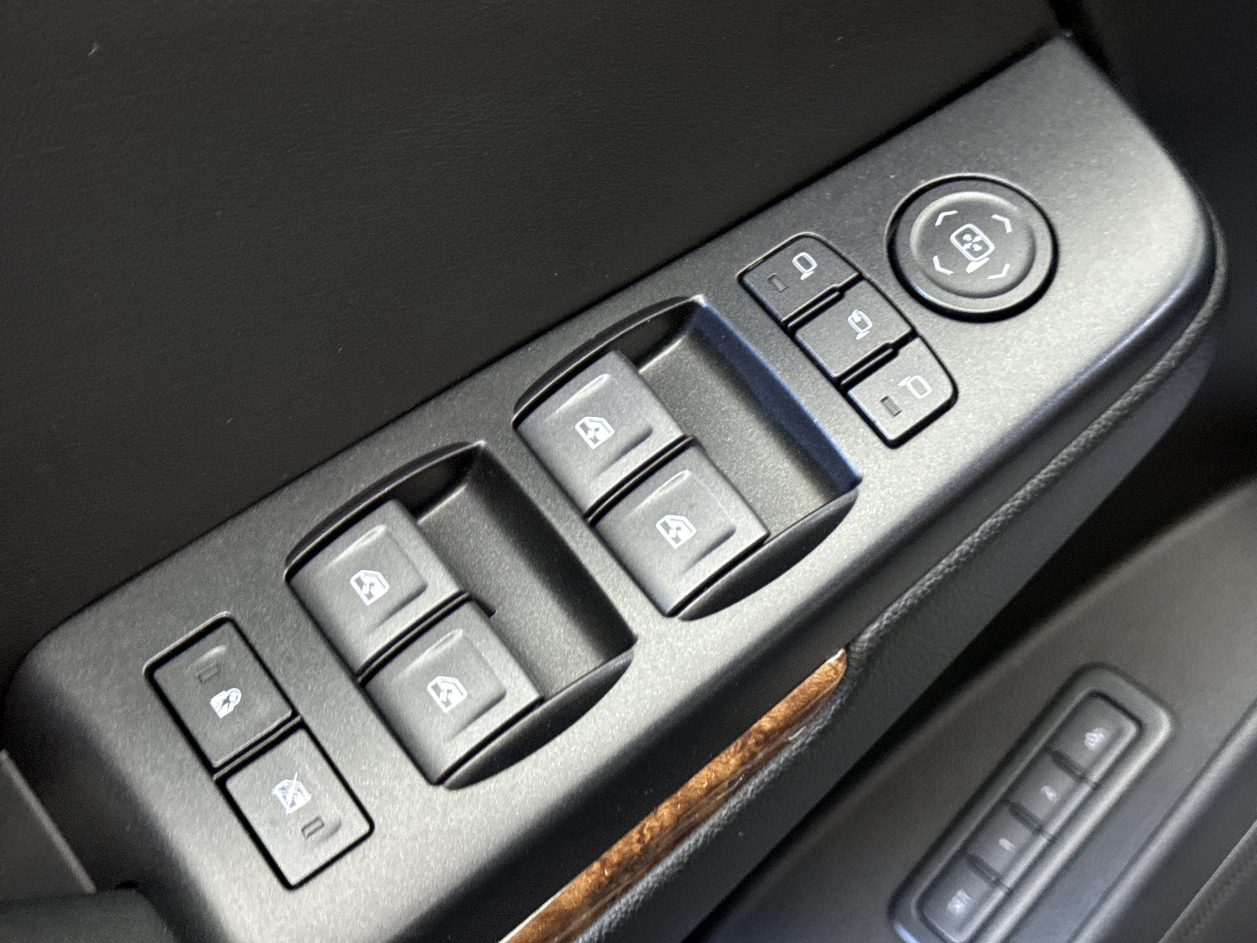 Used 2019 Chevrolet Suburban Premier image 16