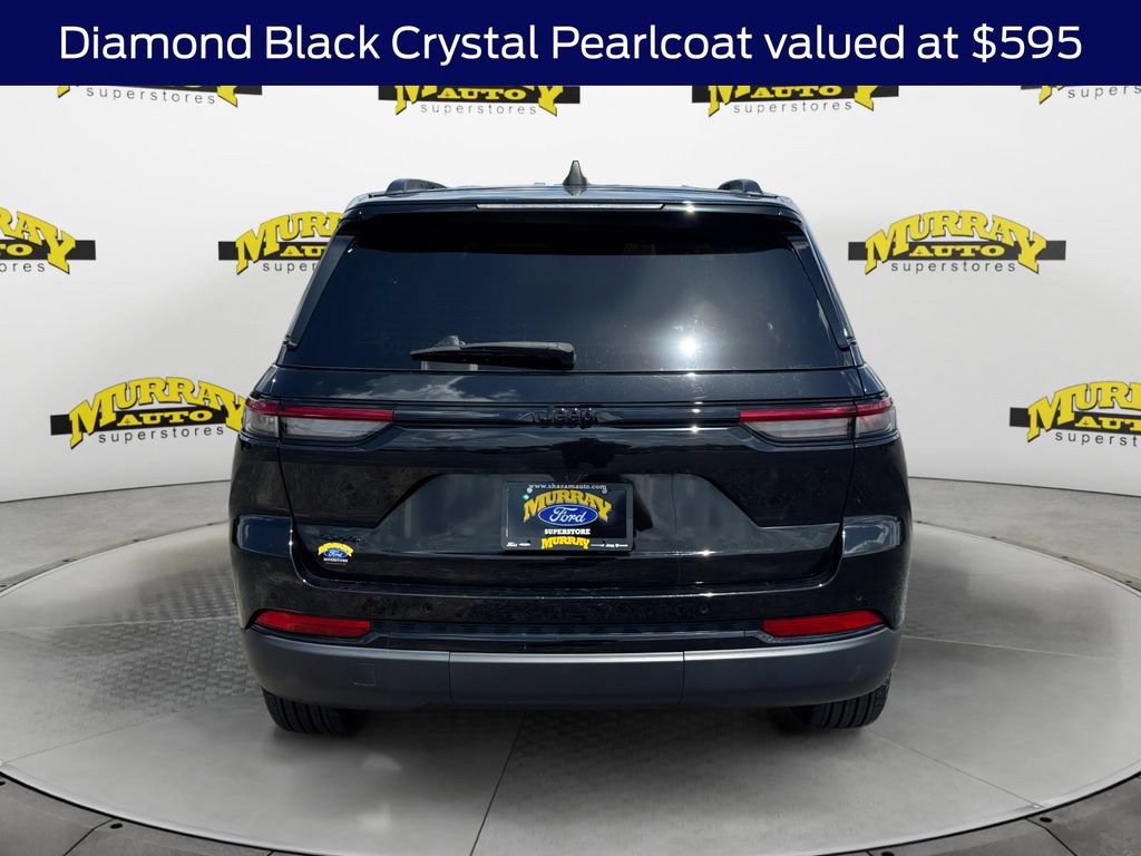 Used 2025 Jeep Grand Cherokee Altitude AWD/4WD image 5