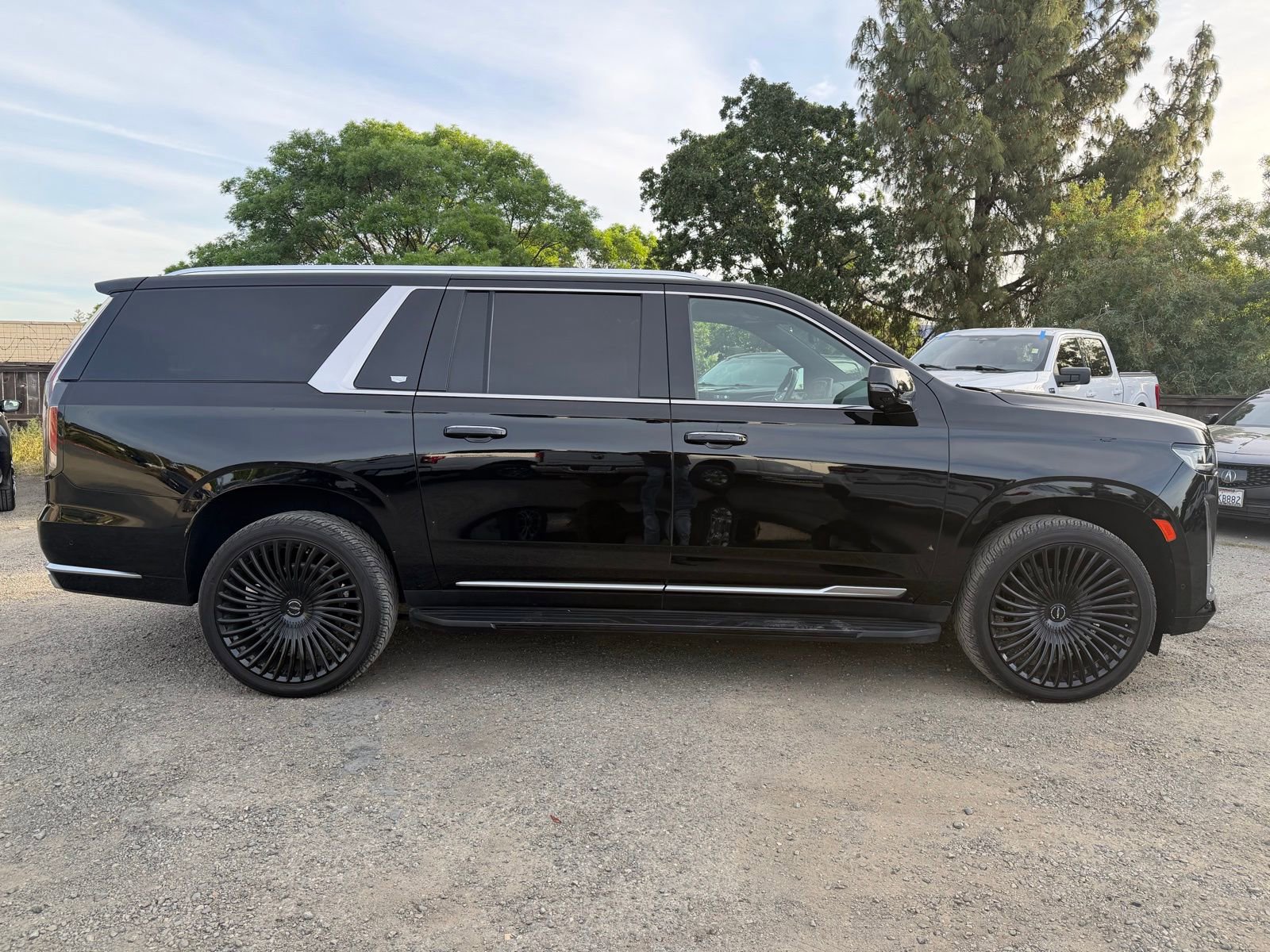 Used 2023 Cadillac Escalade ESV Premium Luxury image 6