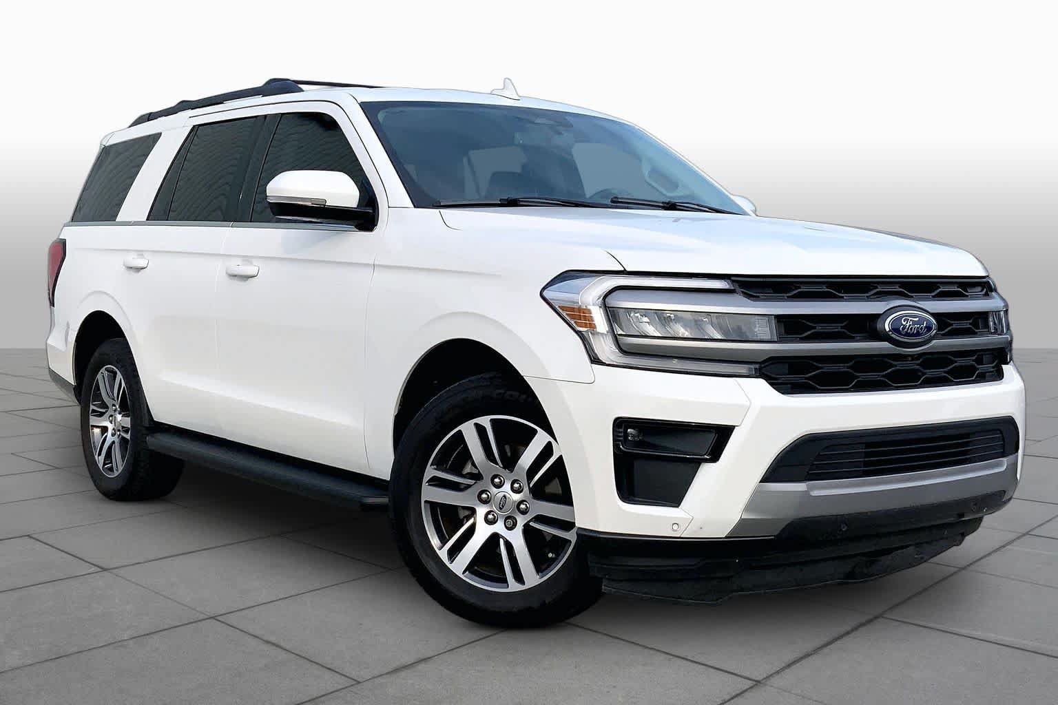 Certified 2024 Ford Expedition XLT RWD image 3