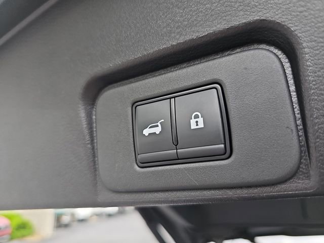 Used 2025 Nissan Rogue SV AWD/4WD image 15