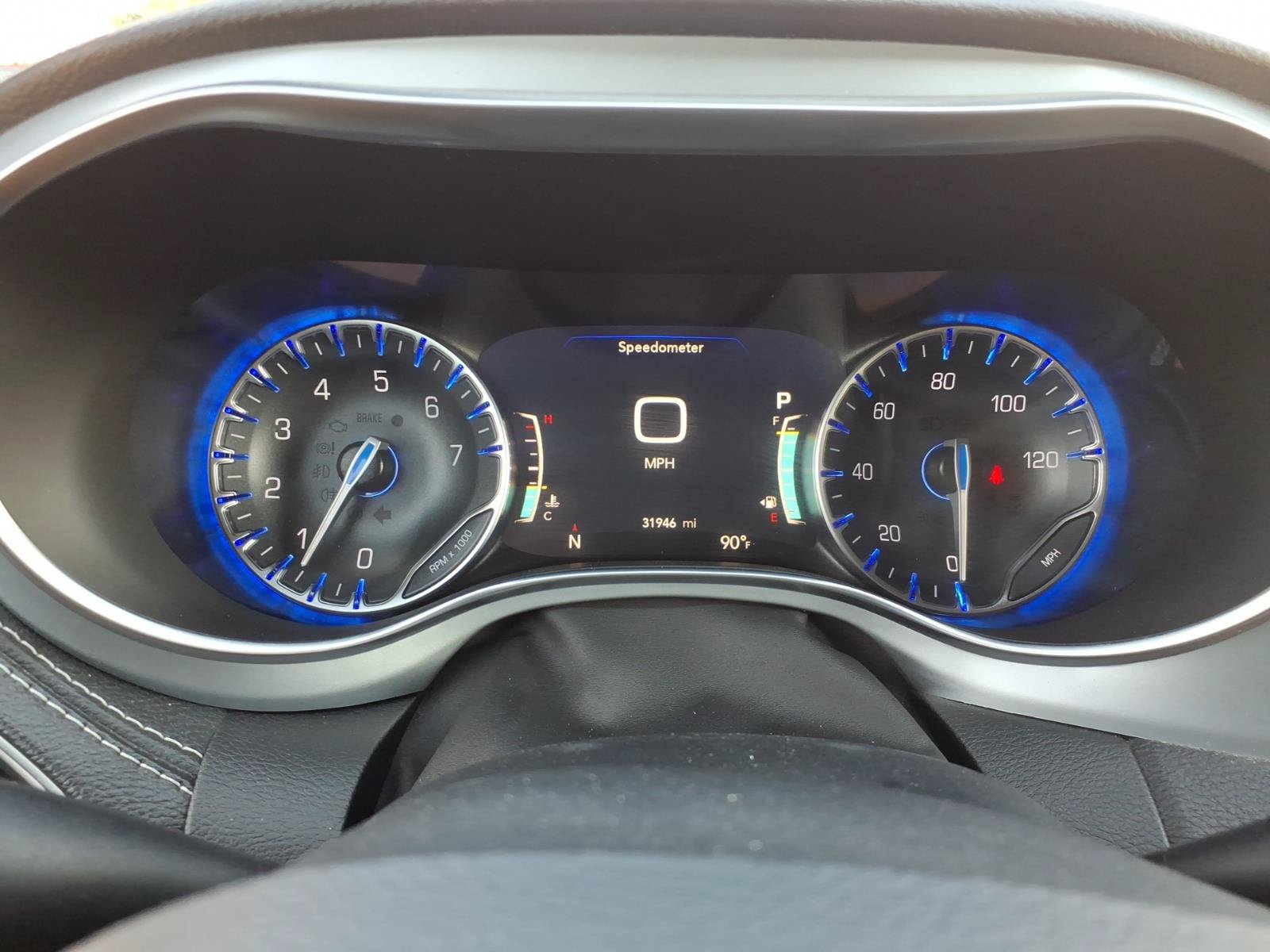 Used 2025 Chrysler Pacifica Limited FWD image 18