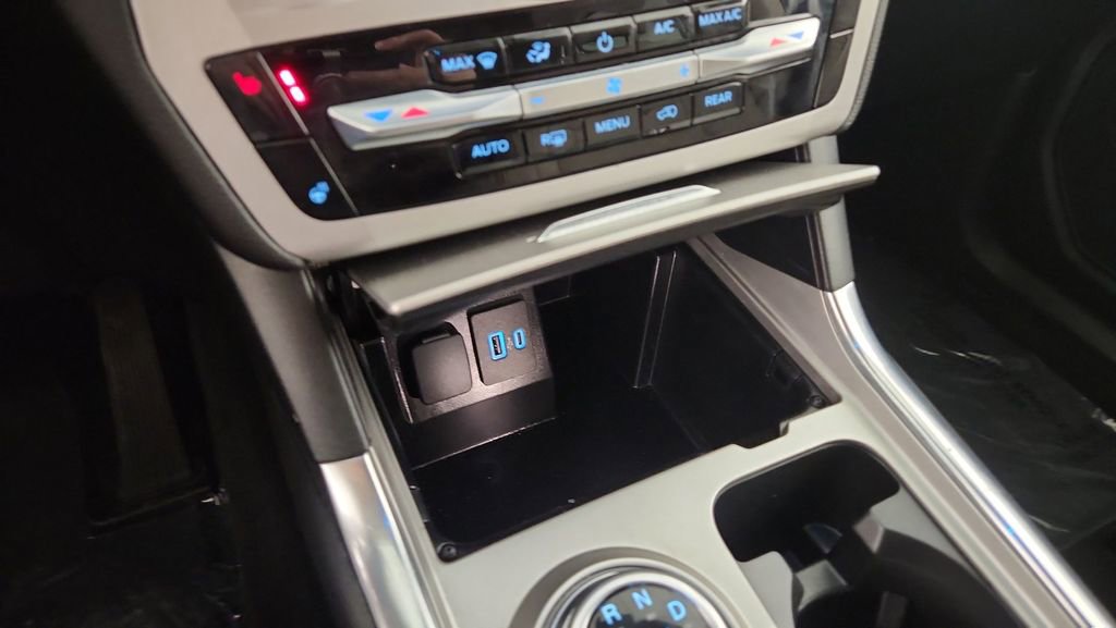 Certified 2022 Ford Explorer XLT w/ Equipment Group 202A image 19