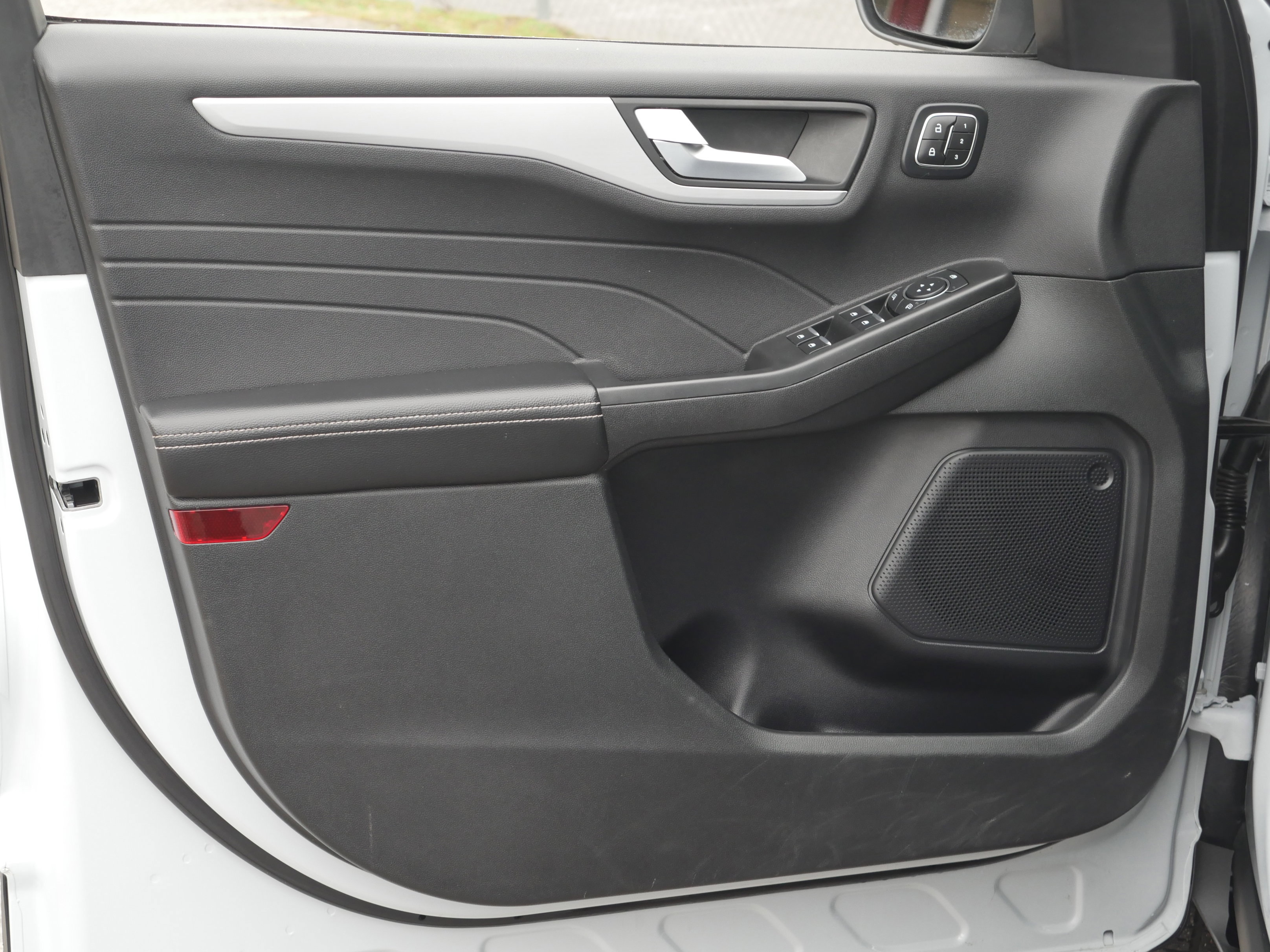 Certified 2025 Ford Escape Platinum AWD/4WD image 32