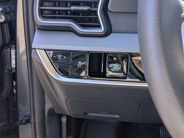 Used 2025 Kia Sportage LX image 16