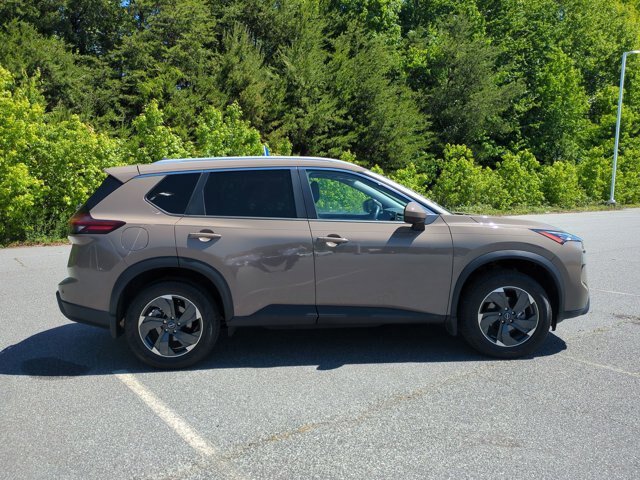 Used 2024 Nissan Rogue SV w/ SV Premium Package AWD/4WD image 3