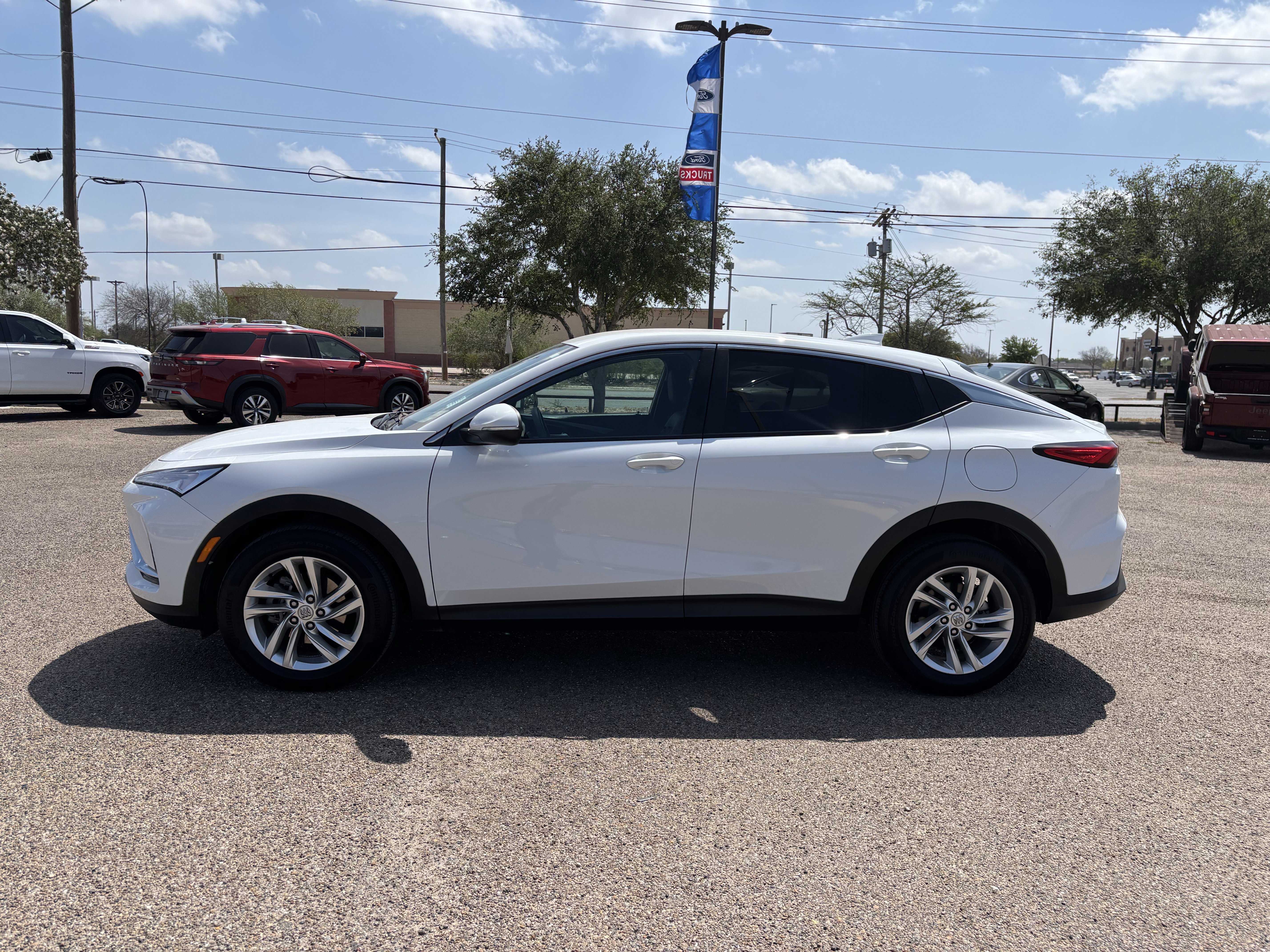 Used 2025 Buick Envista Preferred image 3