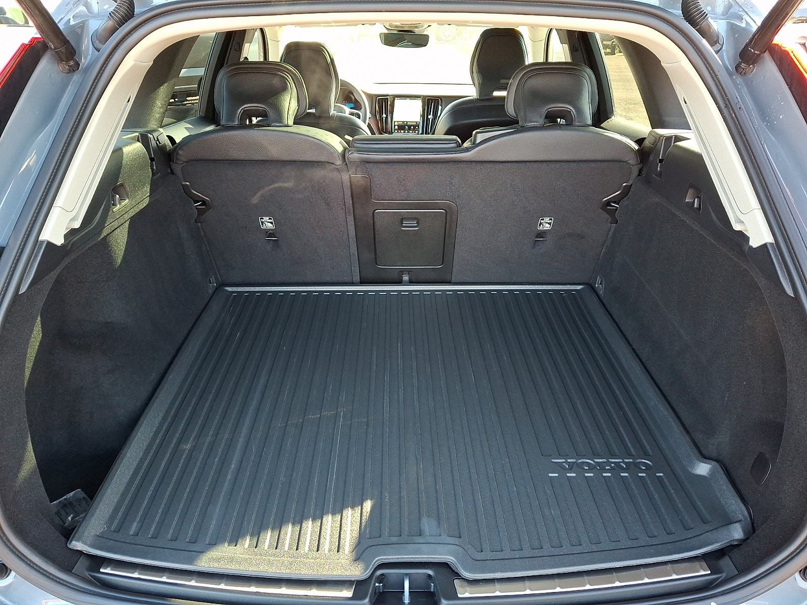 Used 2024 Volvo XC60 B5 Plus w/ Climate Package AWD/4WD image 30