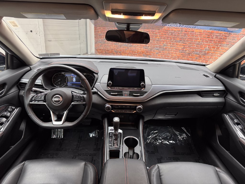 Used 2023 Nissan Altima 2.5 SR FWD image 12