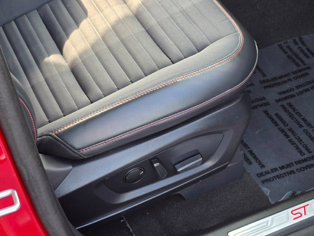 Certified 2025 Ford Explorer ST-Line AWD/4WD image 8