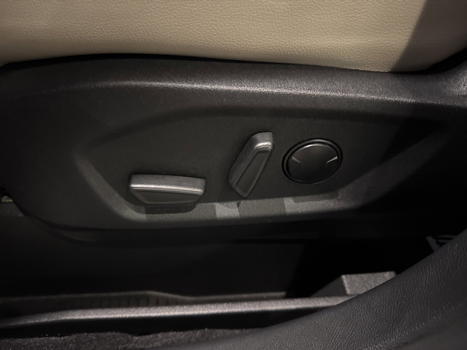 Certified 2024 Ford Edge Titanium w/ Equipment Group 301A image 23