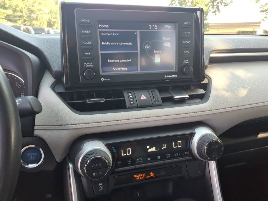 Used 2022 Toyota RAV4 XLE Premium AWD/4WD image 22