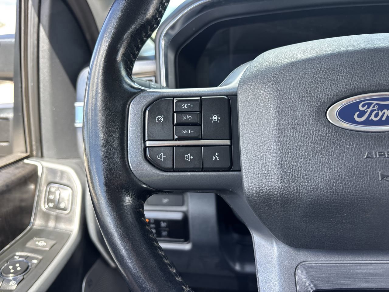 Certified 2023 Ford F250 Lariat w/ Sport Appearance Package image 33