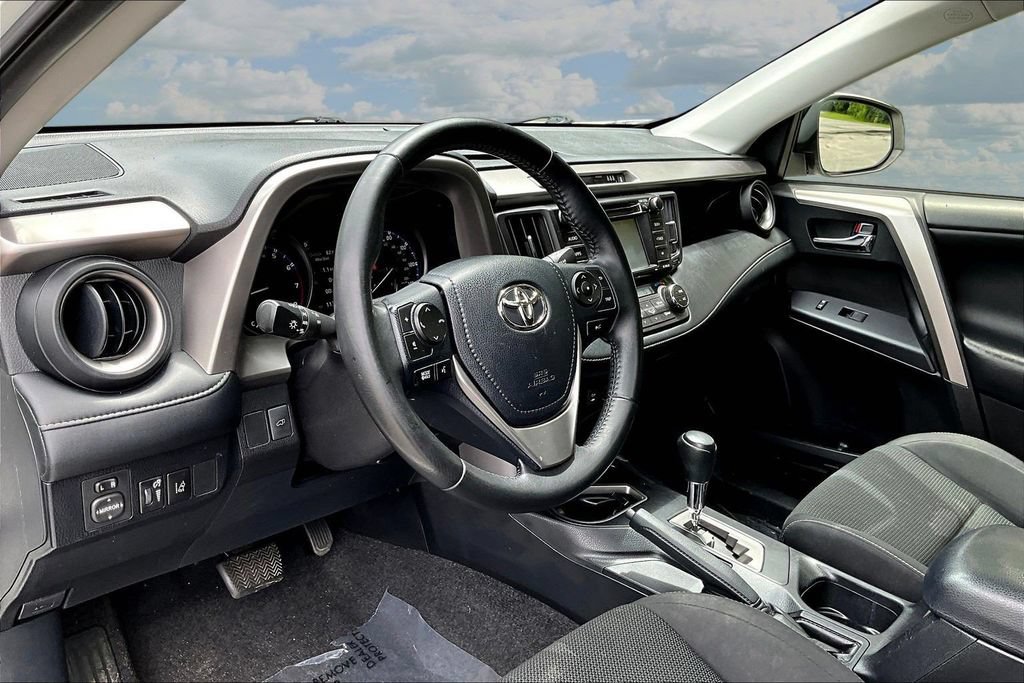 Used 2018 Toyota RAV4 XLE FWD image 19