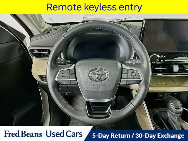 Used 2023 Toyota Highlander Limited image 13