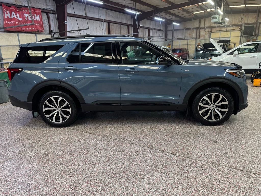 Certified 2025 Ford Explorer ST-Line image 6