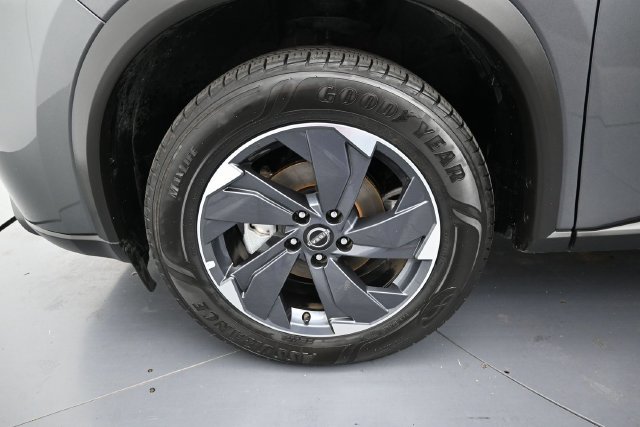 Used 2025 Nissan Rogue SV FWD image 9