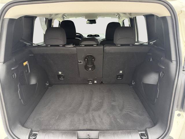 Used 2021 Jeep Renegade Latitude w/ Convenience Group AWD/4WD image 13