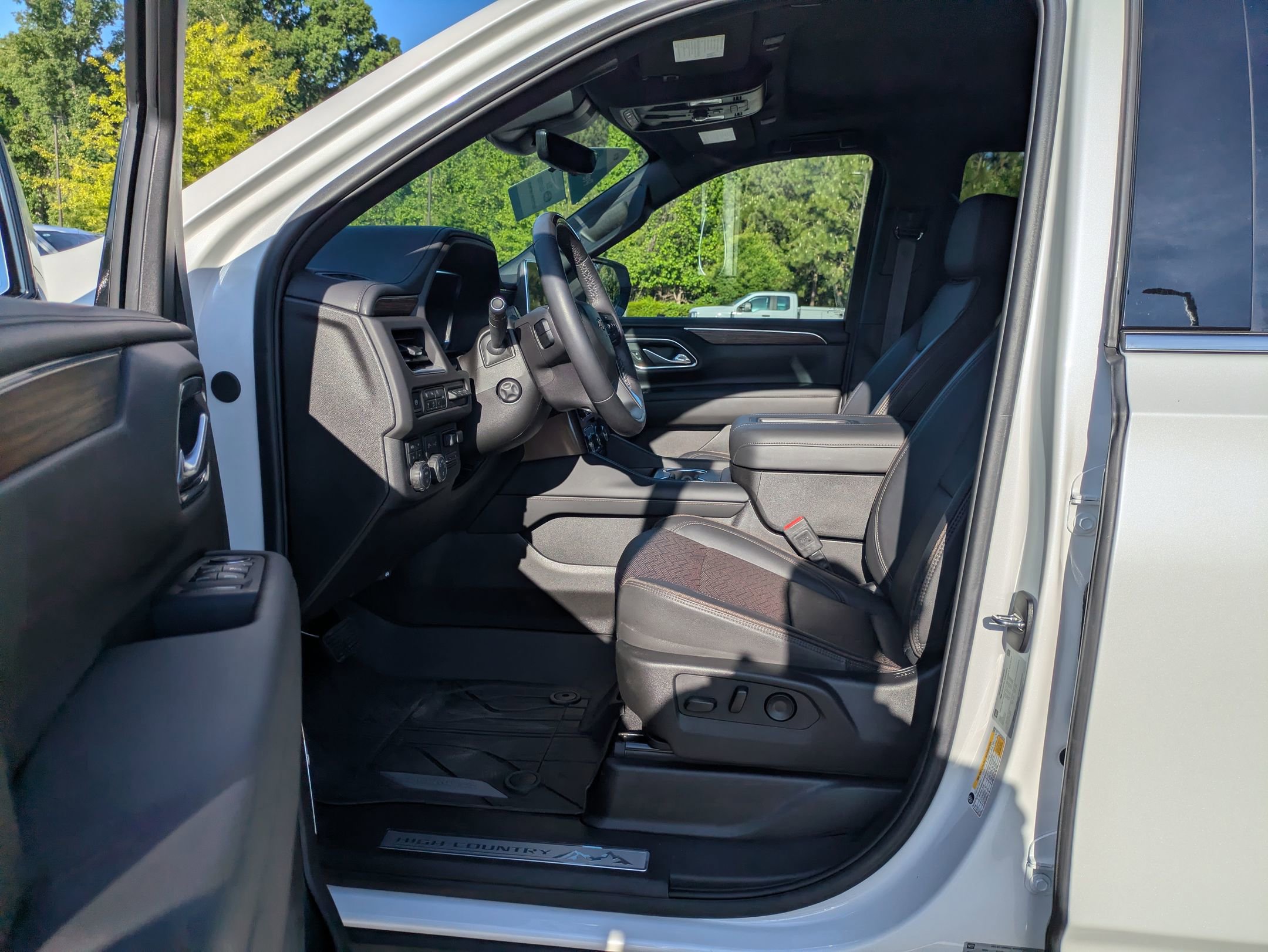 Used 2024 Chevrolet Tahoe High Country w/ Advanced Technology Package AWD/4WD image 13
