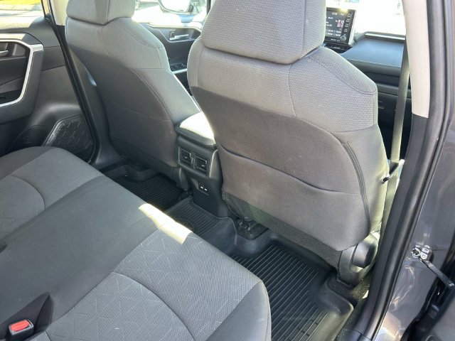 Used 2021 Toyota RAV4 XLE w/ Convenience Package FWD image 25