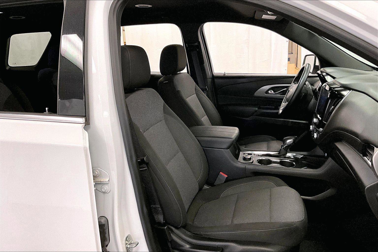 Used 2023 Chevrolet Traverse LT image 9