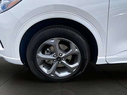 Certified 2023 Ford Escape ST-Line Select w/ Tech Pack #2 AWD/4WD image 4