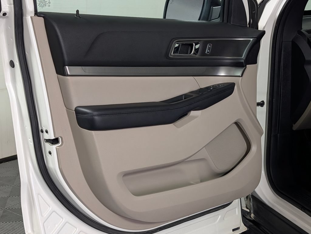 Certified 2019 Ford Explorer XLT w/ Equipment Group 202A FWD image 26
