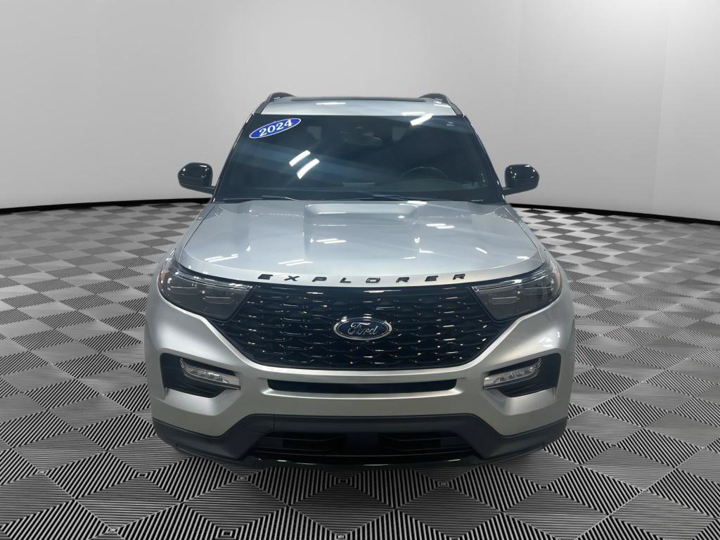 Certified 2024 Ford Explorer ST-Line w/ Class IV Trailer Tow Package AWD/4WD image 3