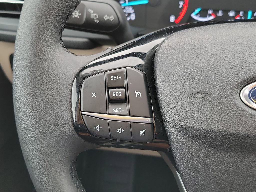 Certified 2022 Ford Escape SEL FWD image 28