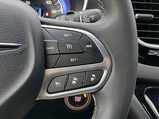 Used 2025 Chrysler Pacifica Select FWD image 22