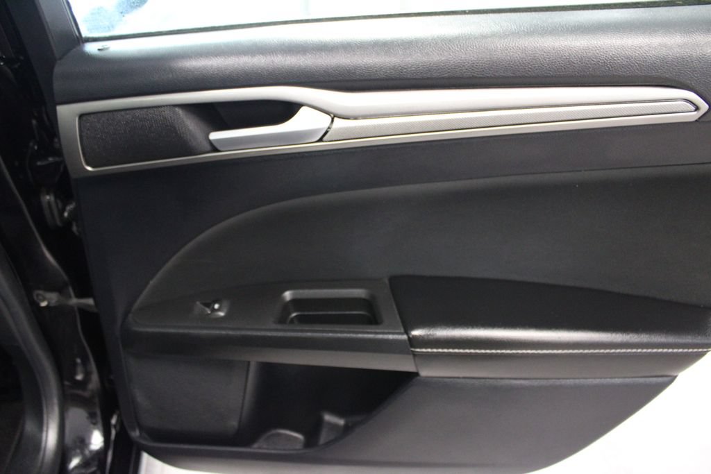 Certified 2020 Ford Fusion SE FWD image 38