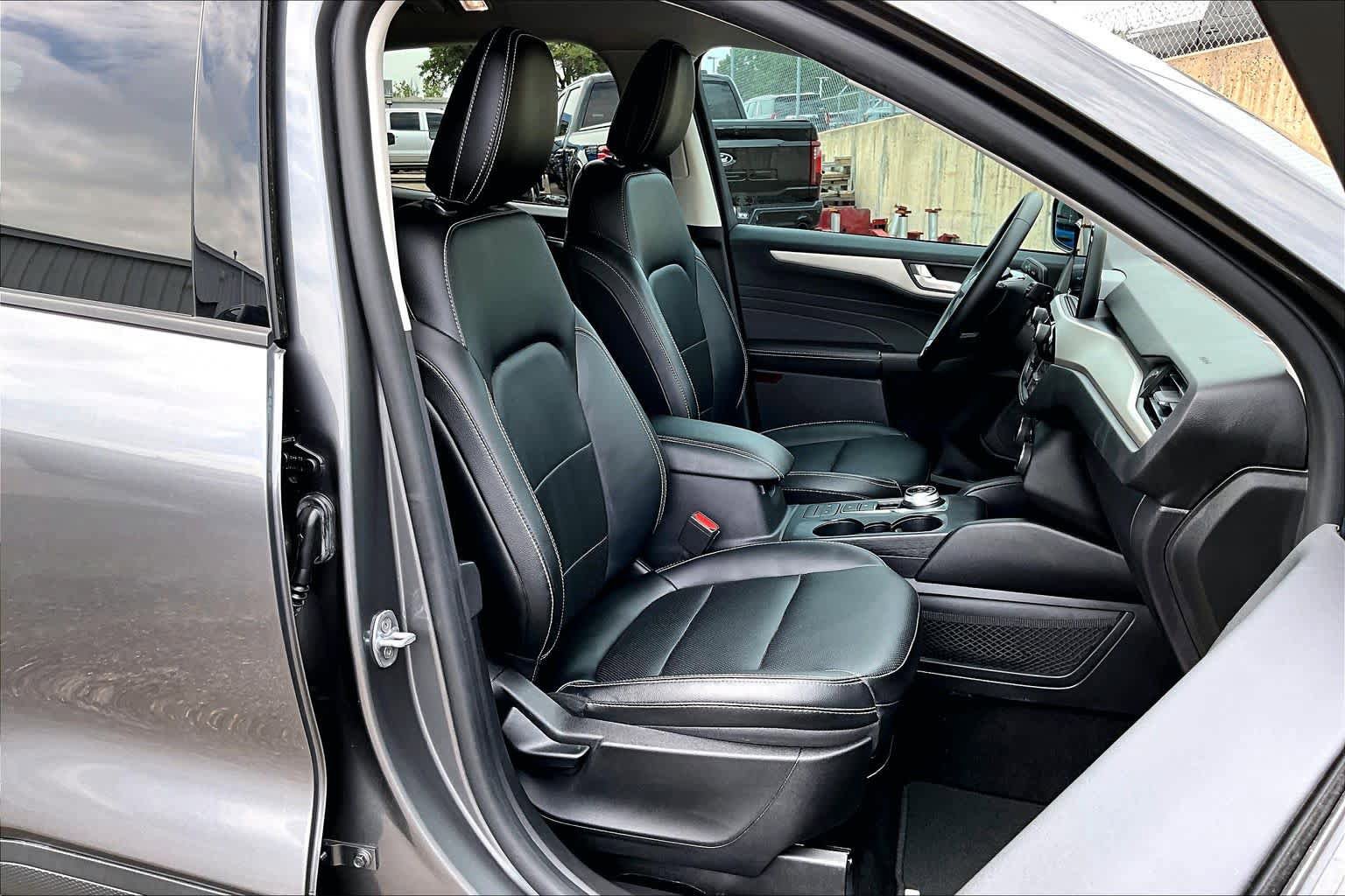 Certified 2022 Ford Escape SEL w/ Technology Package FWD image 9
