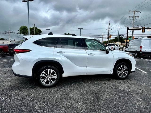 Used 2022 Toyota Highlander XLE AWD/4WD image 9