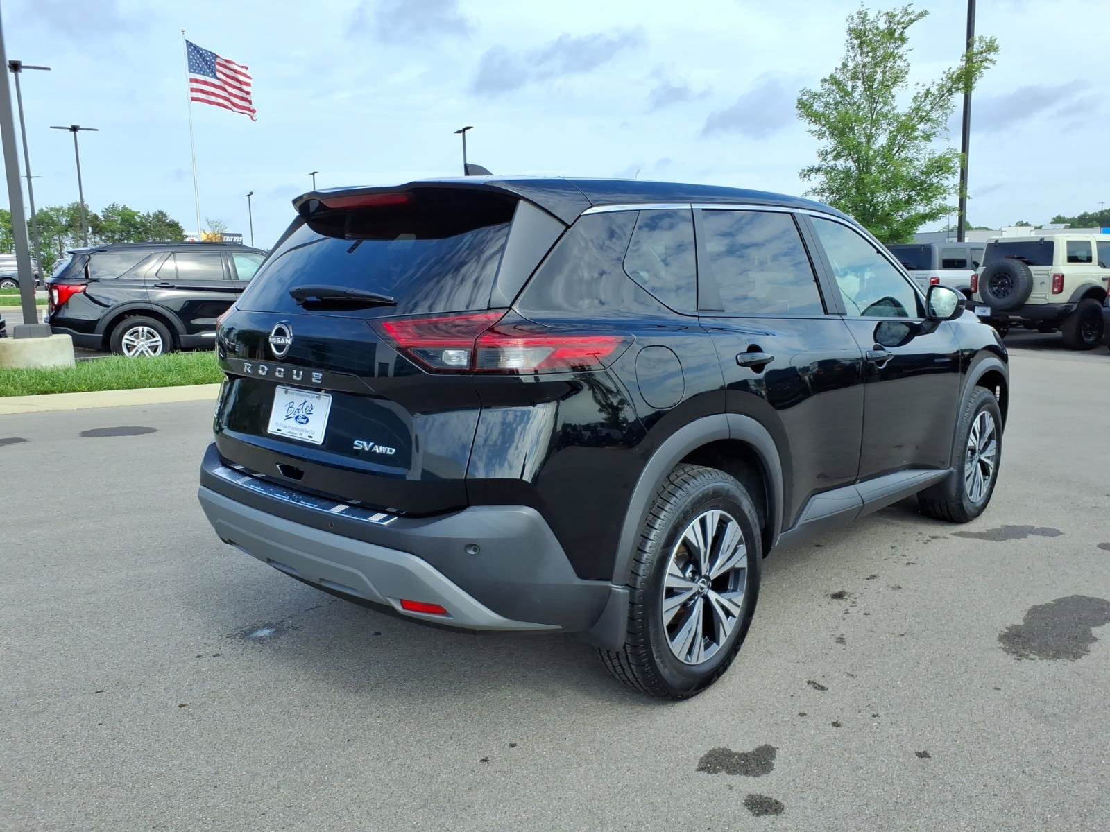 Used 2022 Nissan Rogue SV AWD/4WD image 3