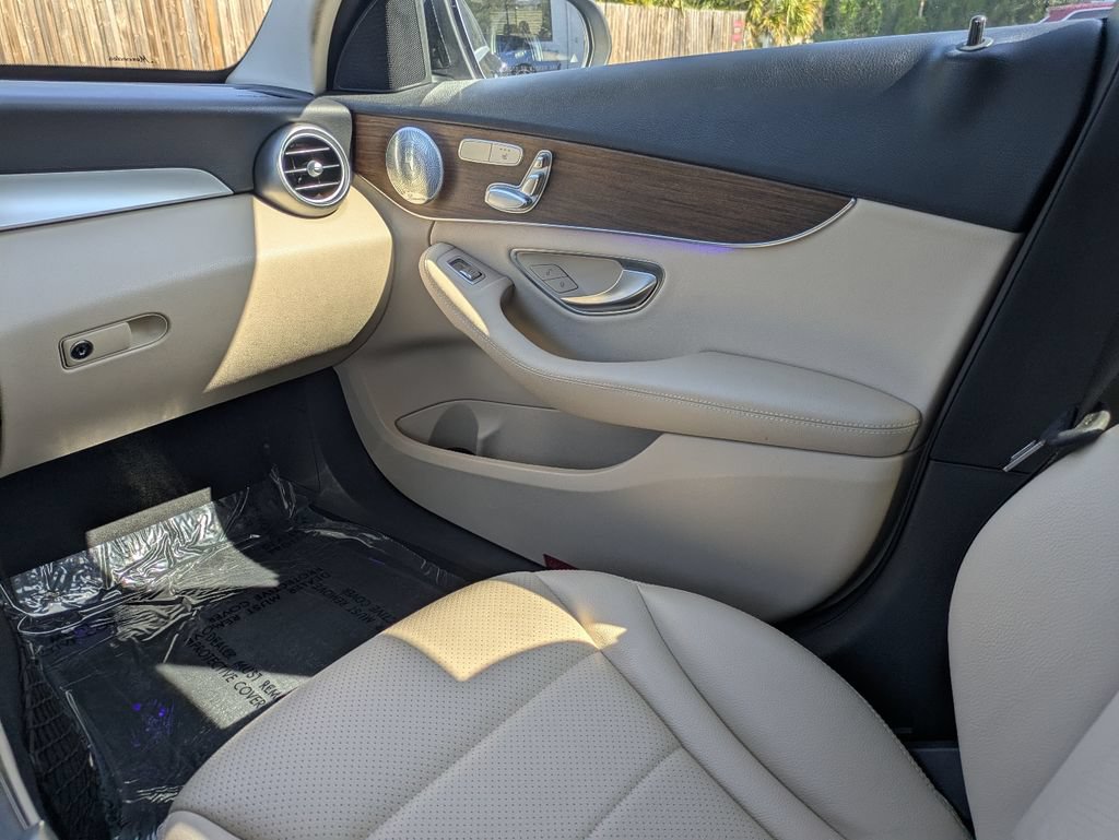 Used 2020 Mercedes-Benz C 300 4MATIC Sedan image 16