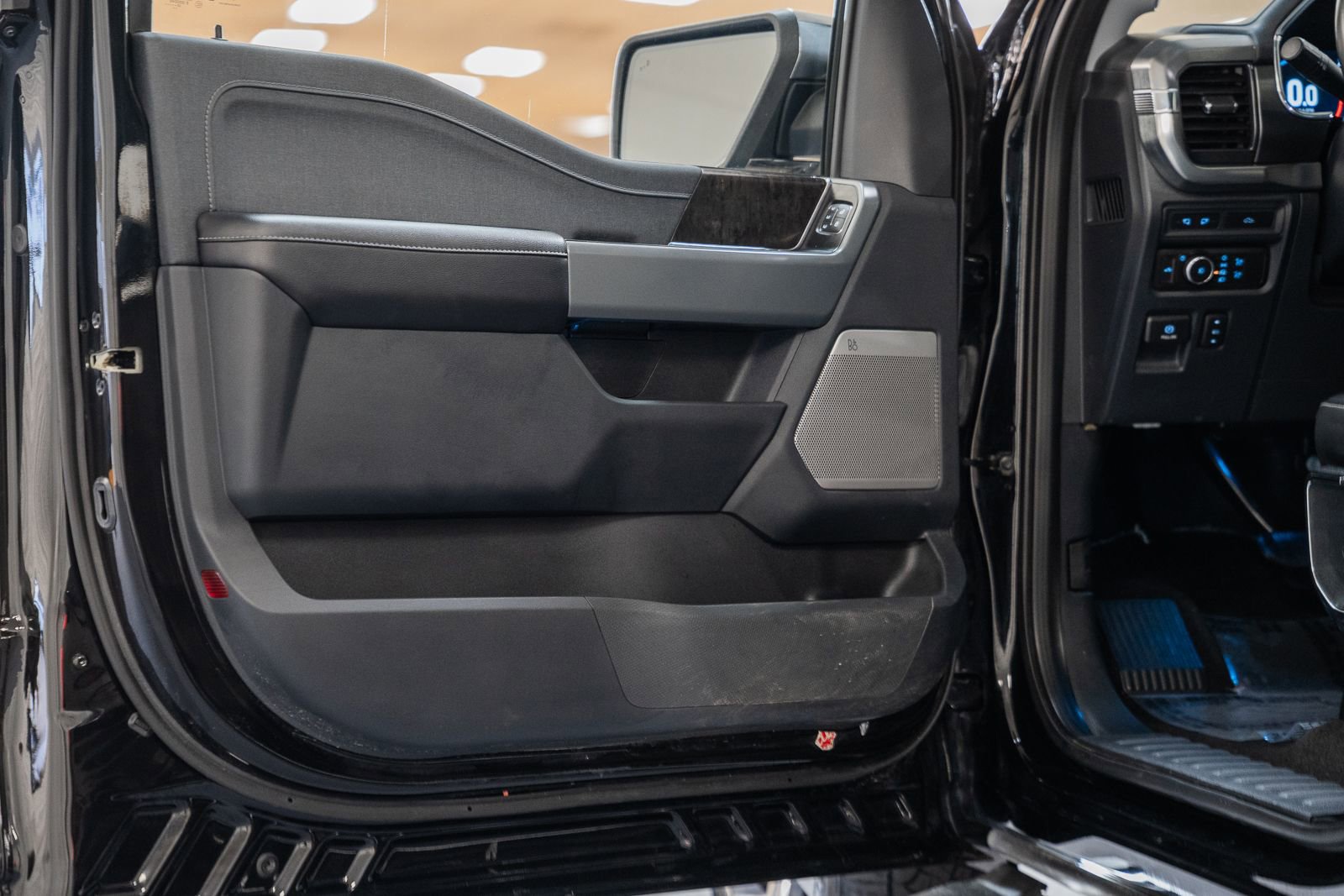 Certified 2022 Ford F150 Lariat w/ Equipment Group 502A High image 45